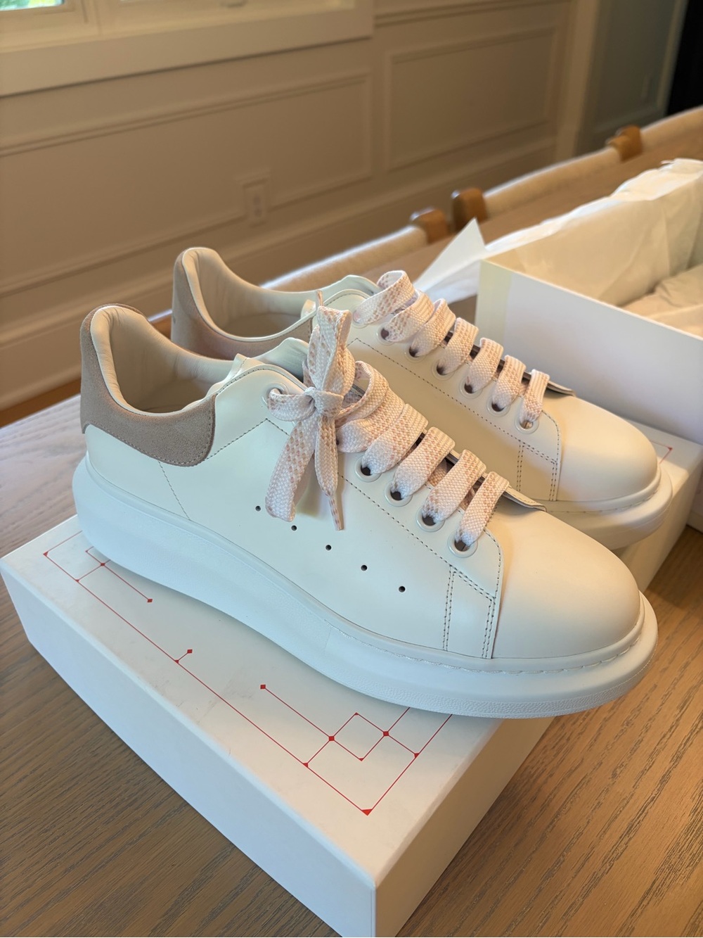 Alexander McQueen Larry Sneakers US 10W or 41 - BNIB - white/patchouli